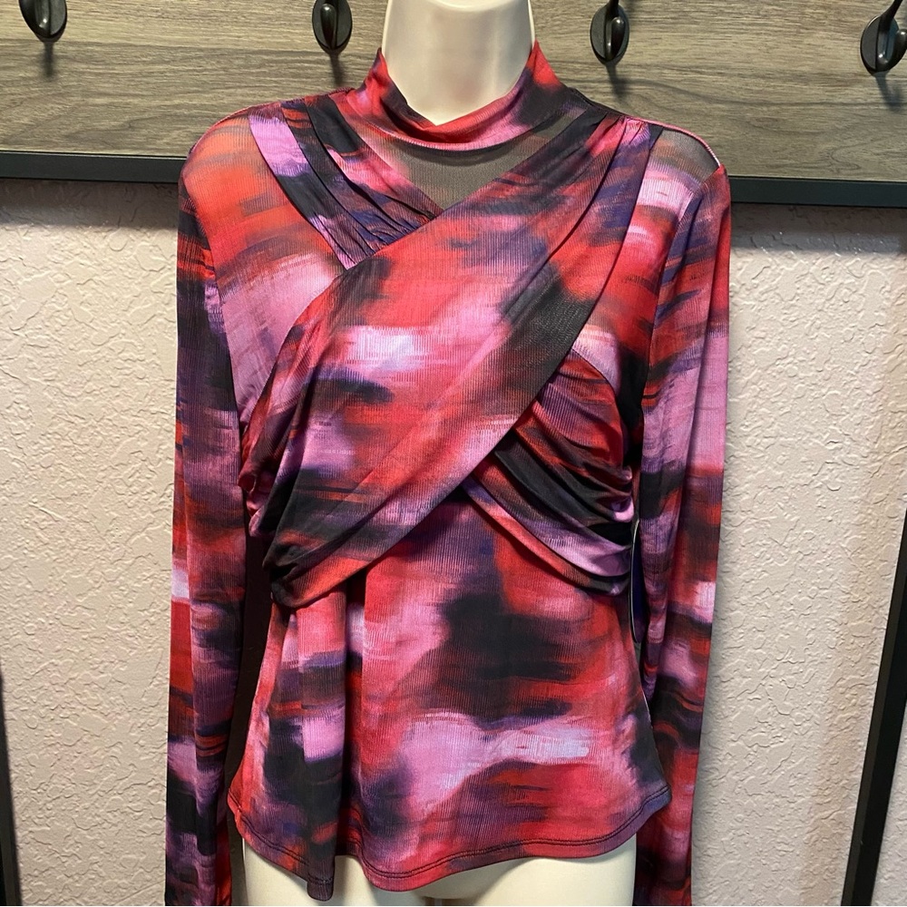 Really cute ladies blouse, NWT